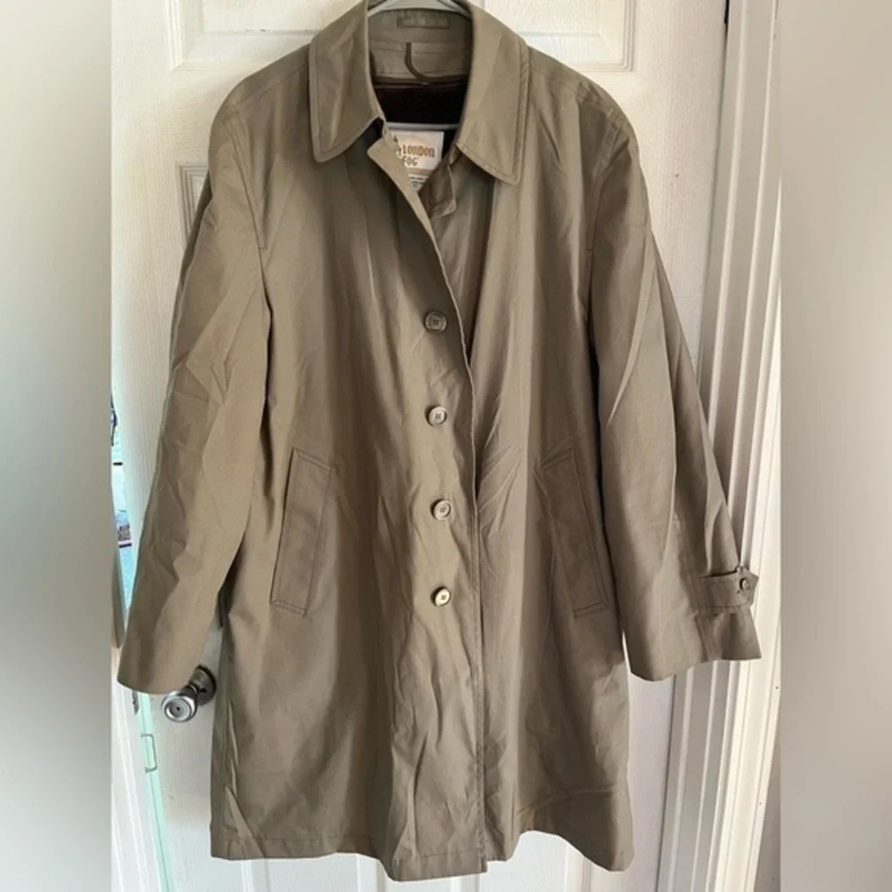 London Fog Men’s Vintage Lined Trench Coat Size 42 Reg. Tan Button Down